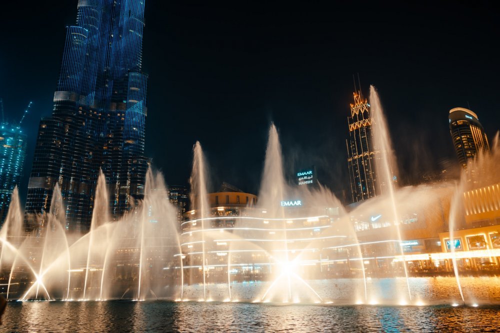 أماكن سياحية في دبي ليلاً و 4 خدمات مميزة مقدمة من المطاعم